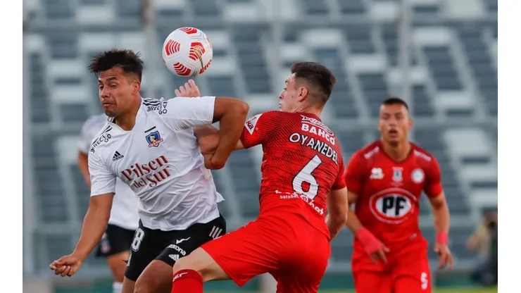 Colo Colo recibió a Unión La Calera en el Monumental.