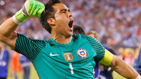 Claudio Bravo es capitán de la Roja