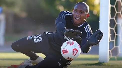 Omar Carabalí suma bonos para ser titular.