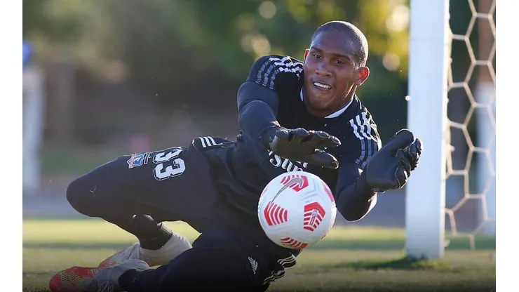 Omar Carabalí suma bonos para ser titular.