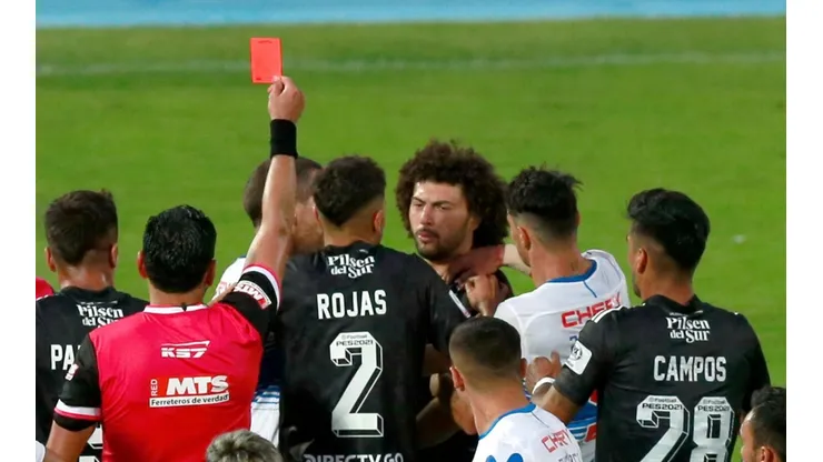 El momento en que Falcón vio la roja ante la UC.