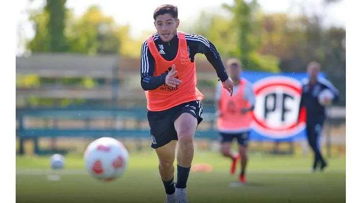 David Tati sale a préstamo.