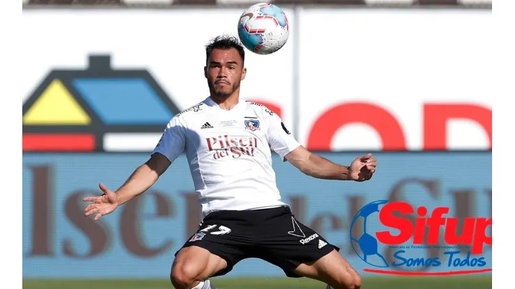 El plantel de Colo Colo apoya al Sifup | Foto: Agencia Uno adaptada