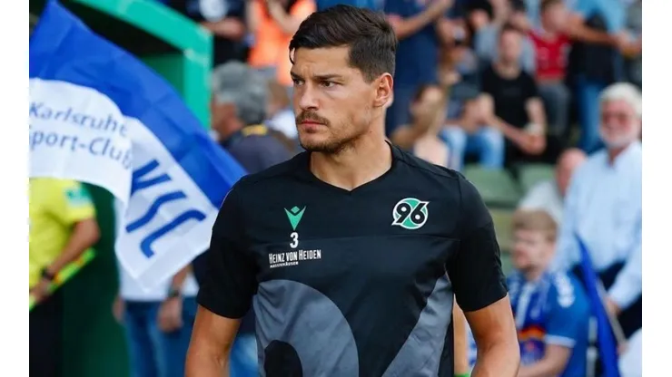 Miiko Albornoz se cae en Colo Colo