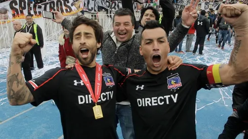 Jorge Valdivia y Esteban Paredes quedaron con el pase en su poder.