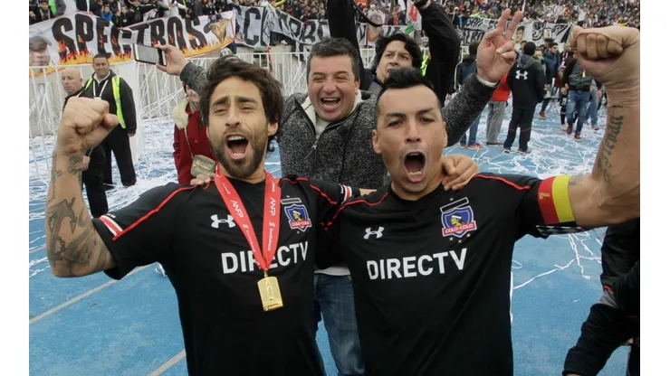 Jorge Valdivia y Esteban Paredes quedaron con el pase en su poder.