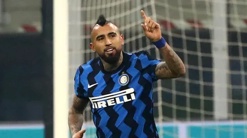 Arturo Vidal estuvo muy pendiente del partido de Colo Colo.