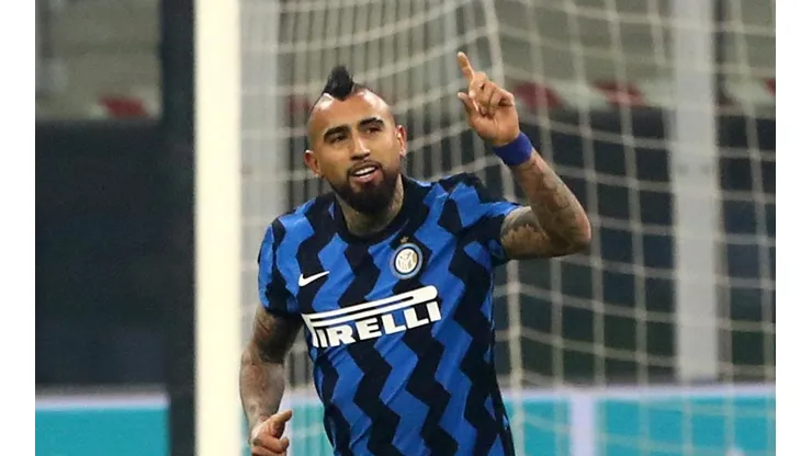 Arturo Vidal estuvo muy pendiente del partido de Colo Colo.