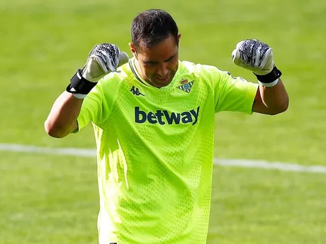 Claudio Bravo saca aplausos en victoria del Real Betis