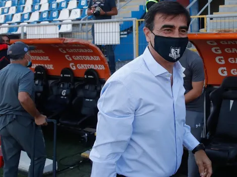 Gustavo Quinteros explica y defiende su esquema táctico en Colo Colo