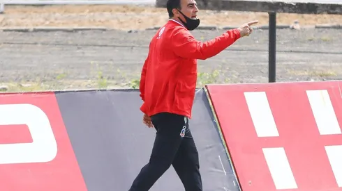 Gustavo Quinteros se equivocó en la planificación del partido ante Santiago Wanderers | Foto: Agencia Uno