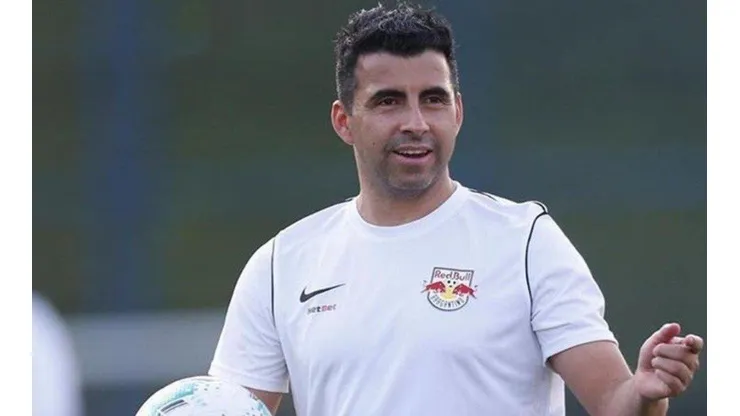 El chileno cayó en su debut como DT del Red Bull Bragantino