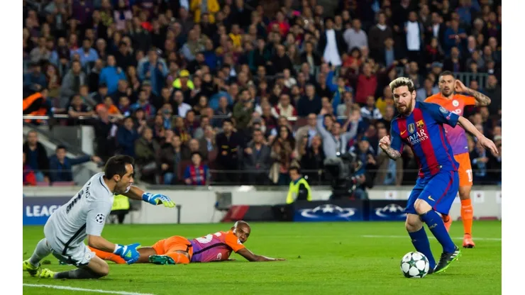 Messi le marcó a Bravo en el partido entre Real Betis y Barcelona.