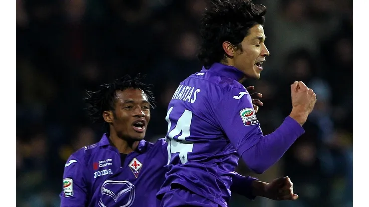 Matías Fernández celebrando un gol junto a su amigo Juan Cuadrado.
