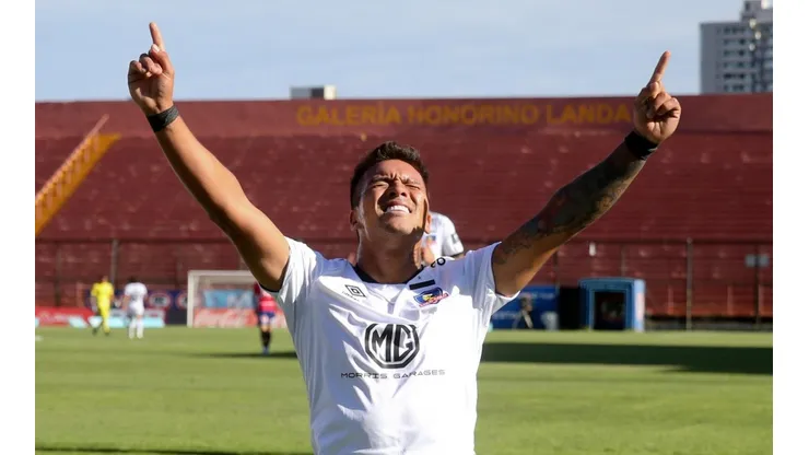 Javier Parraguez tuvo su revancha en la cancha del Santa Laura.