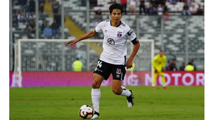 Matías Fernández con la jineta de capitán en la Noche Alba 2020.