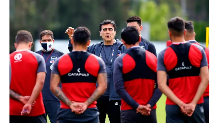 Gustavo Quinteros no ha logrado encontrar una solución al mal juego de Colo Colo.