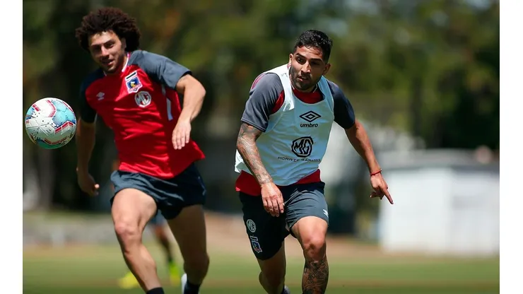 Ignacio Jara pide una camiseta de titular en el Cacique.