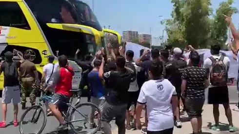 Los hinchas buscan maneras de hacer sentir su apoyo