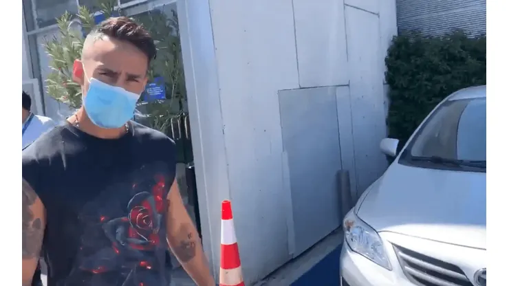 Jorge Valdivia saliendo de clínica Meds