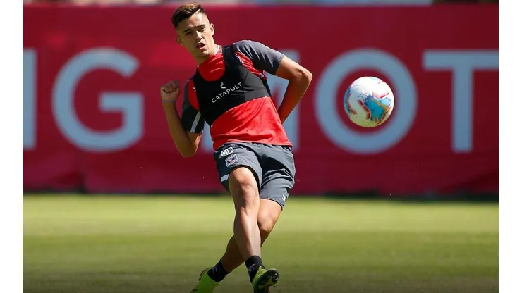 Pablo Solari entrena en Colo Colo