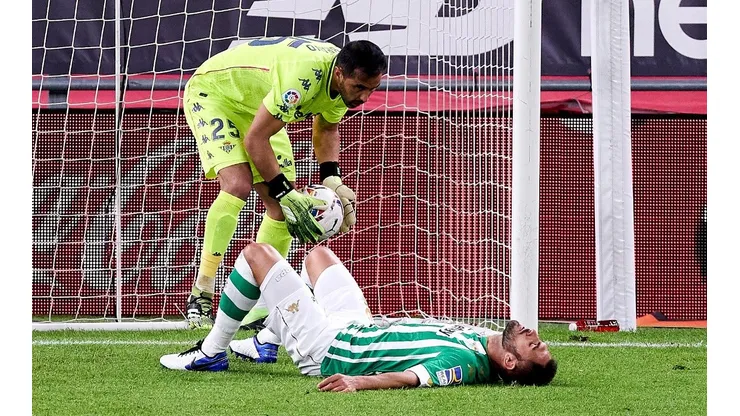 Claudio Bravo recibe cuatro goles en el Real Betis
