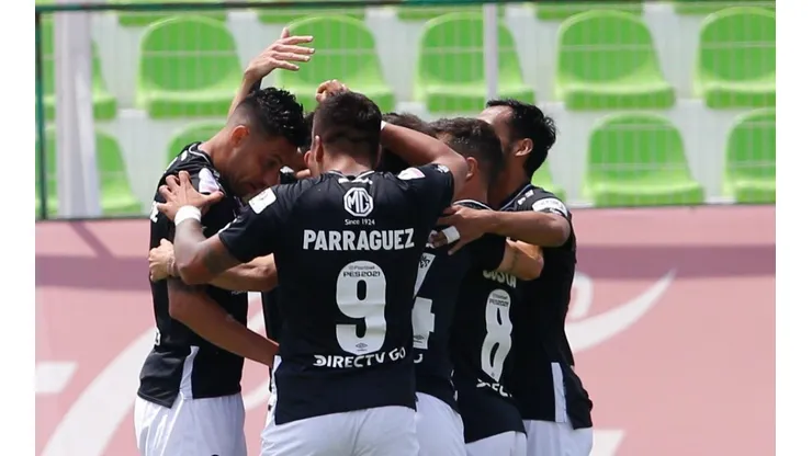 Colo Colo quiere abrazarse esta tarde ante Curicó