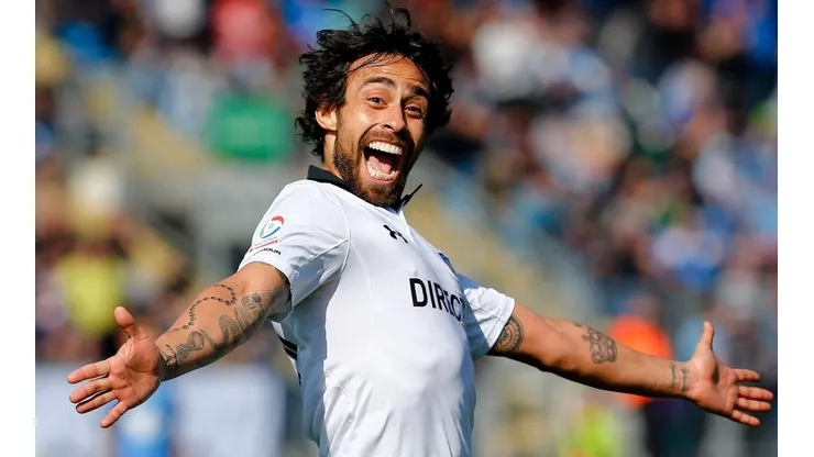 Jorge Valdivia en su último regreso al Cacique, donde defendió la camiseta alba entre 2017 y 2019.