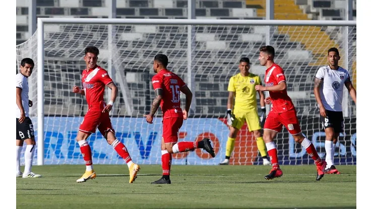 Colo Colo está cayendo con Curicó como local.