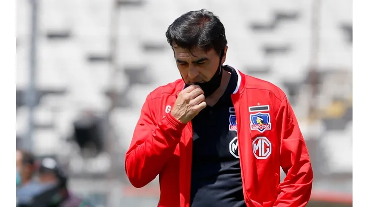 El entrenador no podrá sentarse mañana en la banca al estar suspendido.