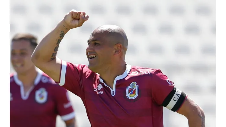 Humberto Suazo hizo historia.
