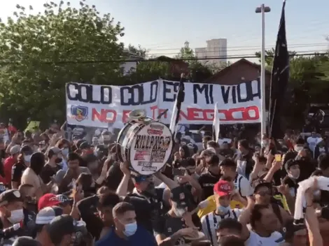 Vídeo: Más de mil hinchas alentaron a Colo Colo afuera del Monumental