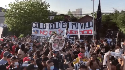 Muchos hinchas llegaron a las afueras del Estadio Monumental.