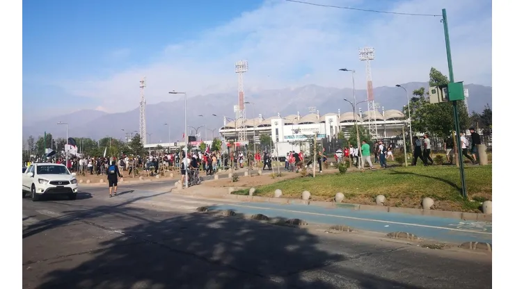 Hinchas de Colo Colo en el estadio Monumental