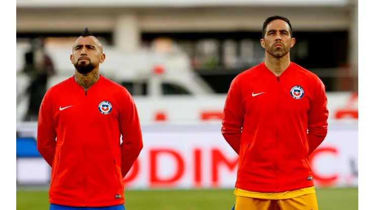 Vidal y Bravo, dos jugadores que en la cancha olvidan sus diferencias por la Roja.