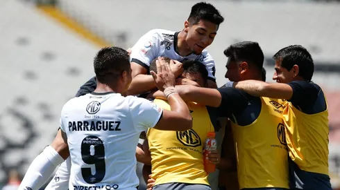 Morales celebra con sus compañeros un gol revitalizador para el Cacique.