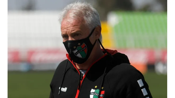 Ivo Basay deja la banca de Palestino