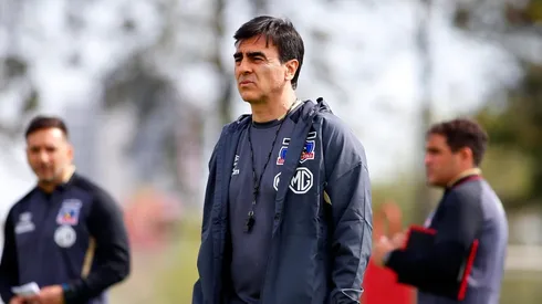 Gustavo Quinteros asume la presión de sacar adelante a Colo Colo en su peor momento.