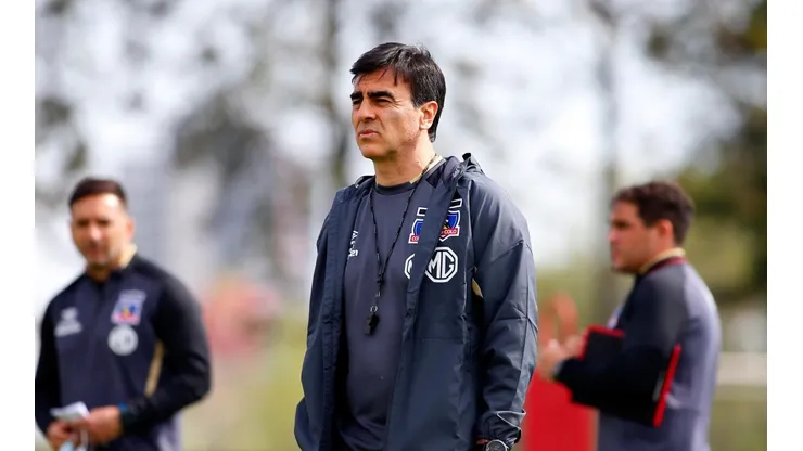 Gustavo Quinteros asume la presión de sacar adelante a Colo Colo en su peor momento.