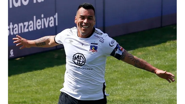 Encuentra camisetas oficiales con los estampados de Esteban Paredes.