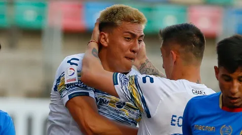 Colo Colo busca nombres para rejuvenecer la defensa.