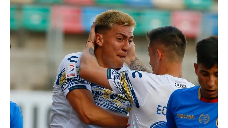 Colo Colo busca nombres para rejuvenecer la defensa.