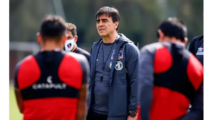 Hay confianza en que Gustavo Quinteros pueda levantar a Colo Colo.