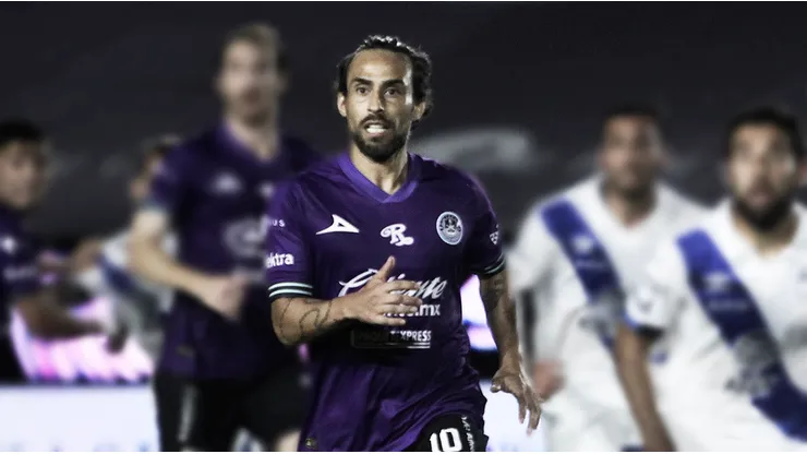 Jorge Valdivia en uno de sus pocos encuentros con el Mazatlán FC.
