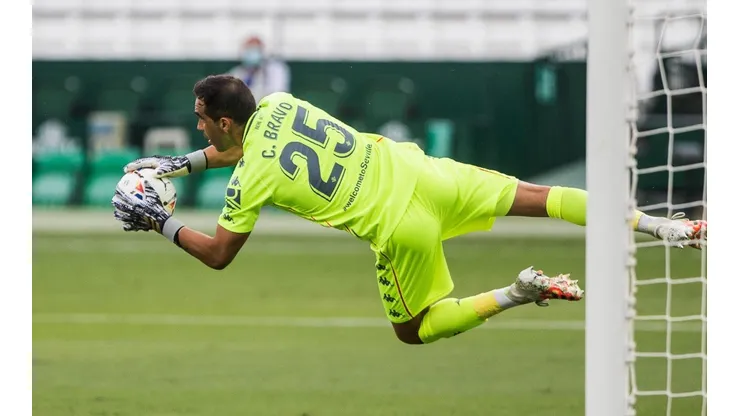 Los tapadones de Claudio Bravo