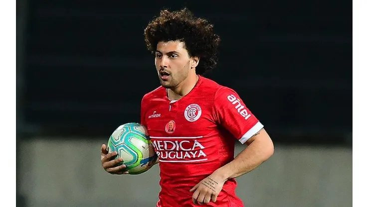 Falcón llega a Colo Colo para reemplazar a Matías Zaldivia