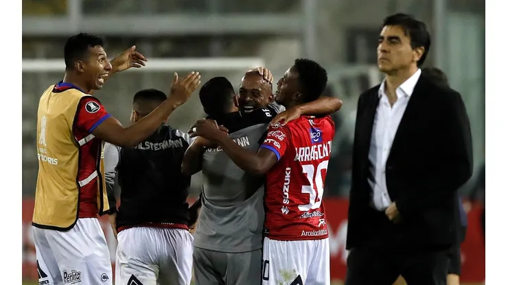 Gustavo Quinteros vivió su primer fracaso como entrenador de Colo Colo.