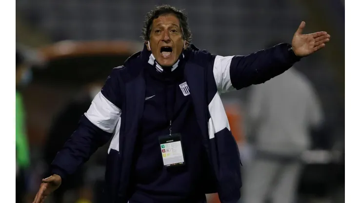 Mario Salas no logra levantar a Alianza Lima.