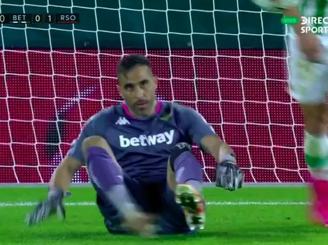 Claudio Bravo recibe su primer gol oficial en La Liga