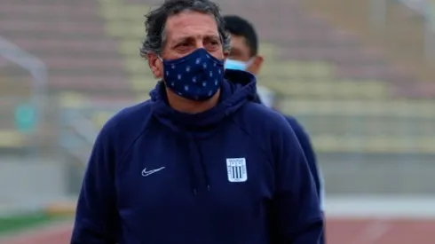 Mario Salas no lo pasa bien en Perú.